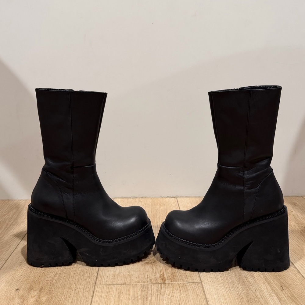 UNIF Parker Platform Boots Size 6